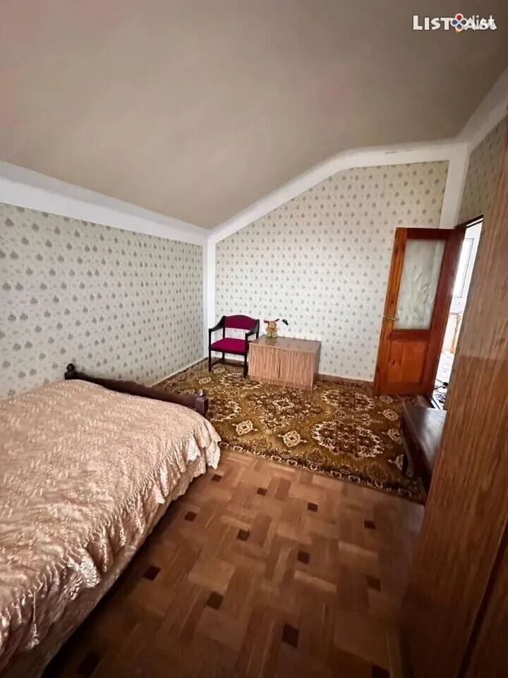 6 room apartment on